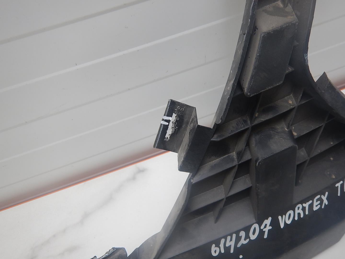 Кронштейн переднего бампера левый