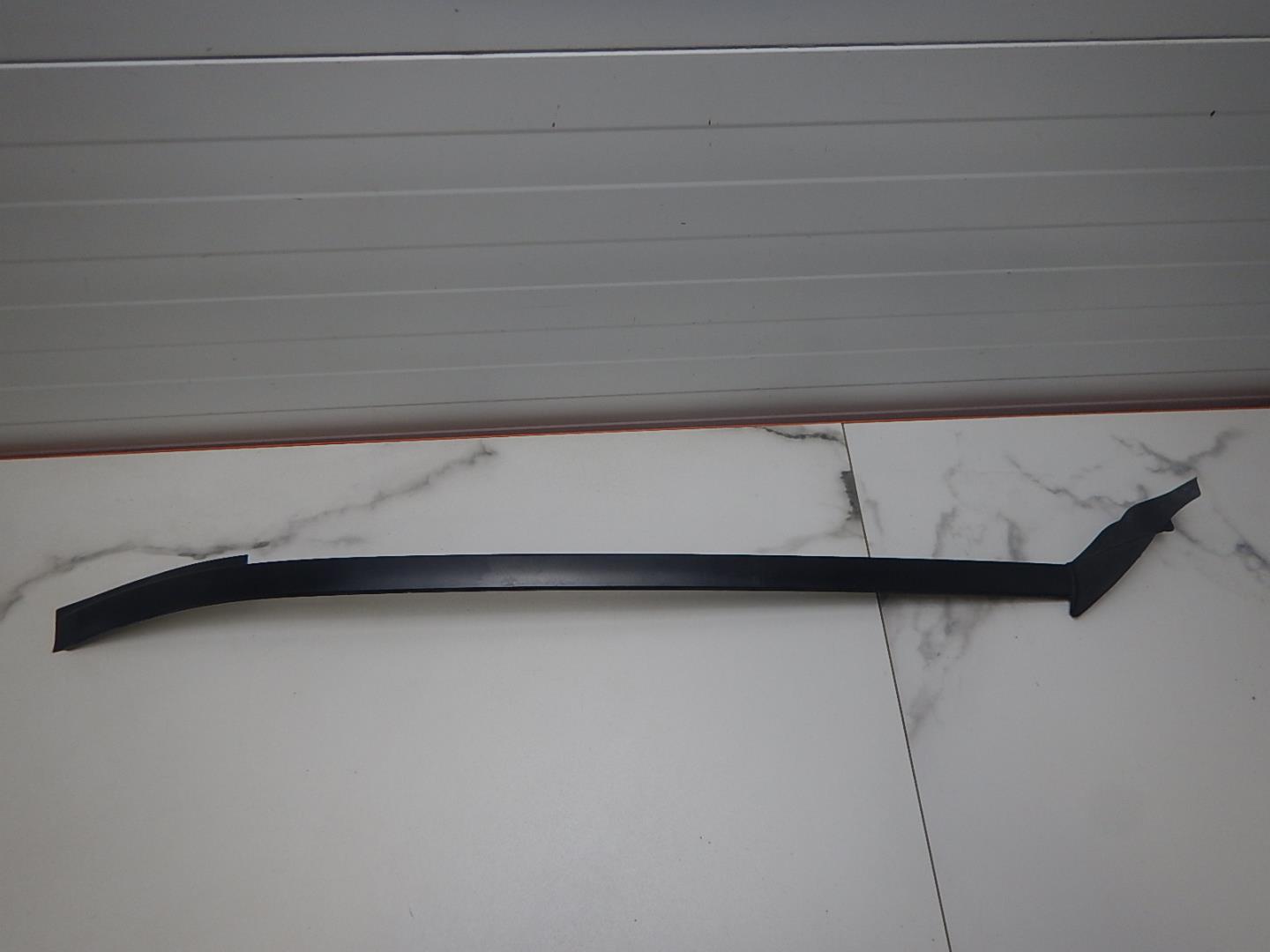 Молдинг лобового стекла