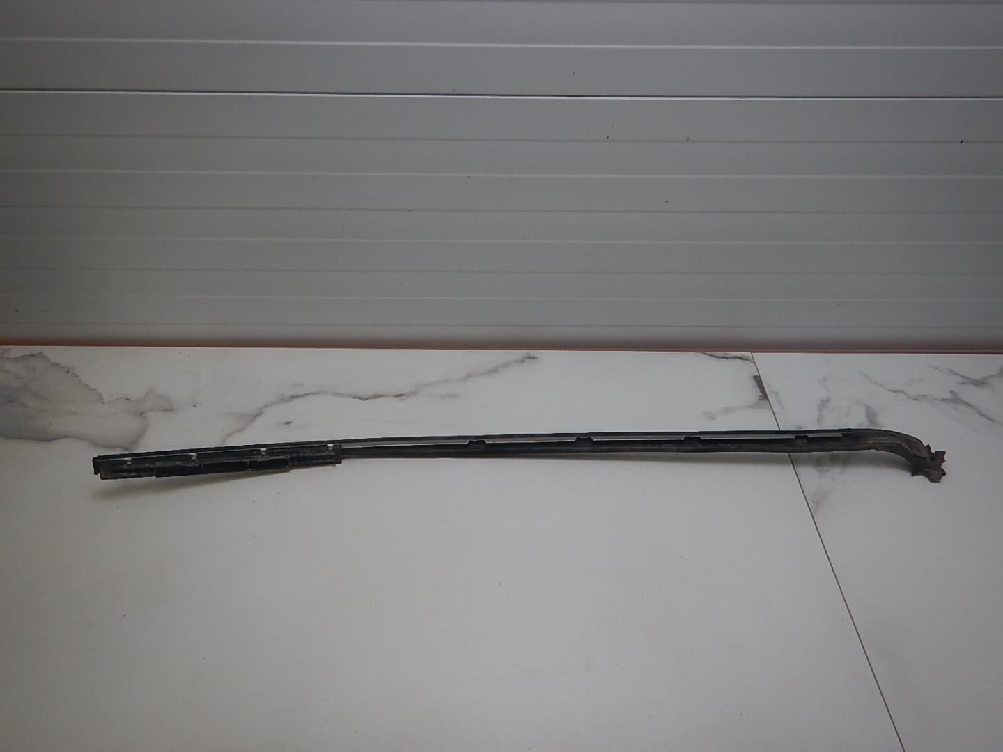 Молдинг лобового стекла