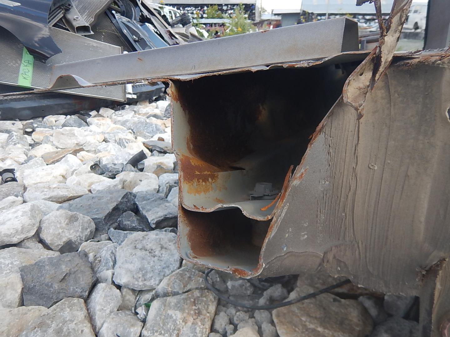 Кузовной элемент