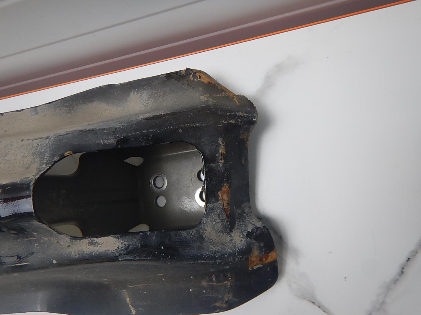 Усилитель заднего бампера