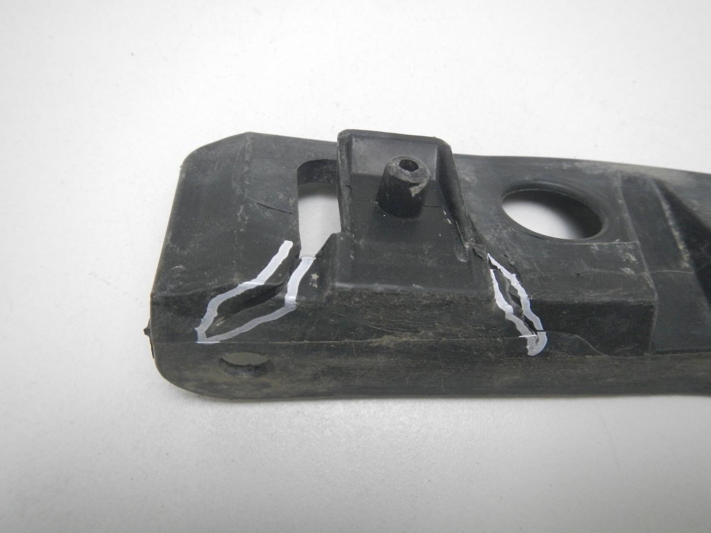 Кронштейн переднего бампера левый