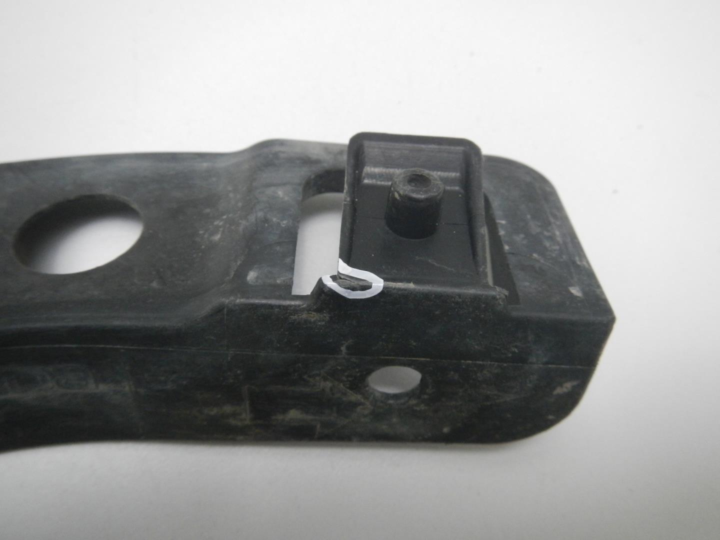 Кронштейн переднего бампера левый