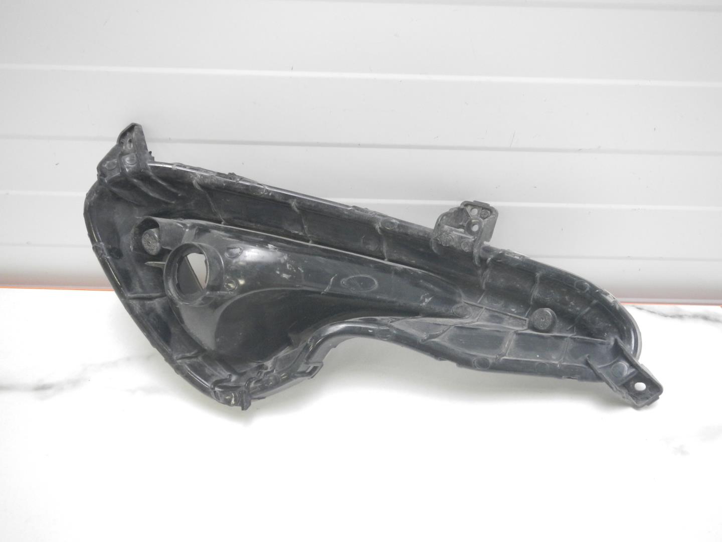 Фара противотуманная левая