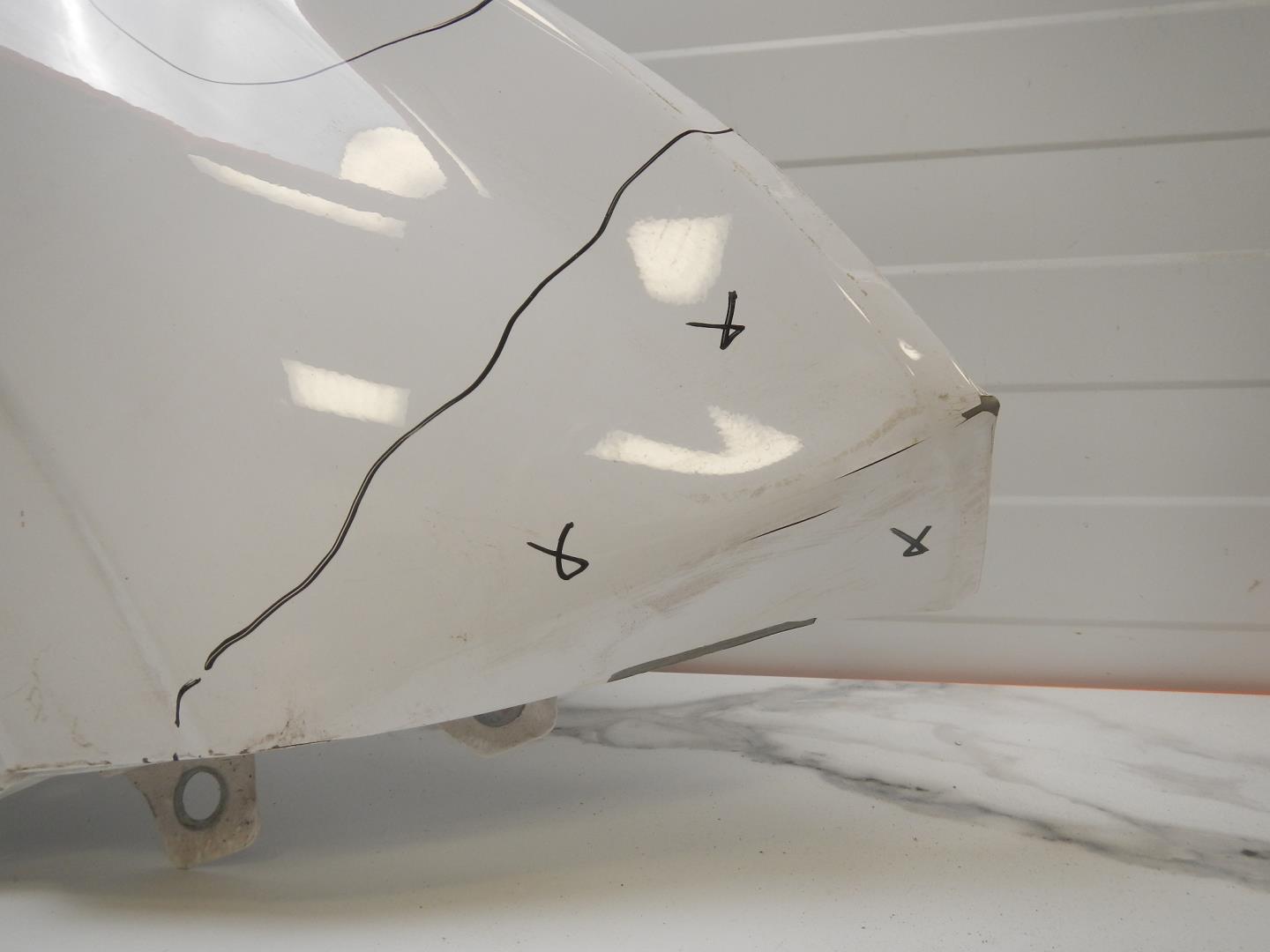 Крыло переднее правое