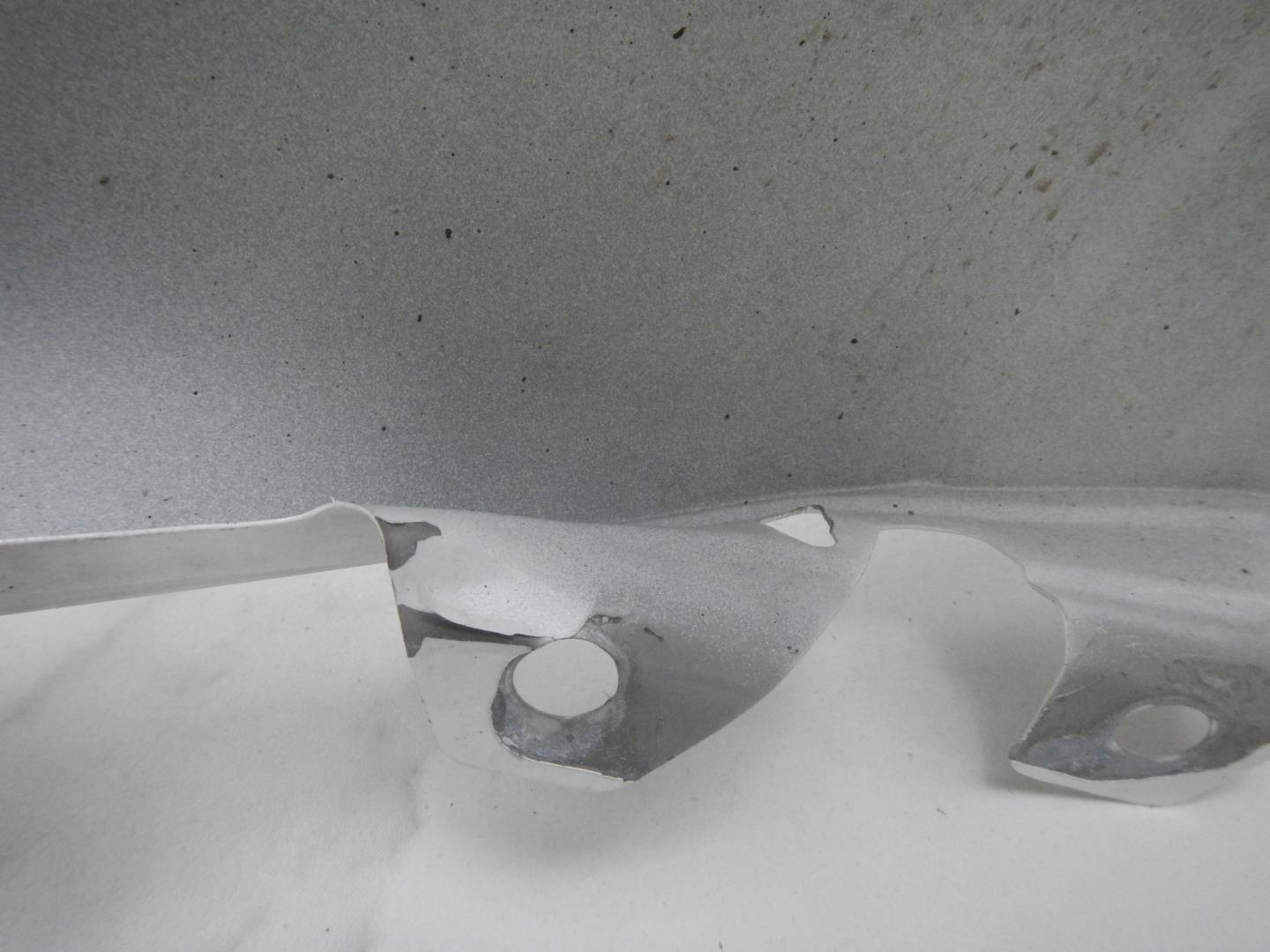 Крыло переднее правое