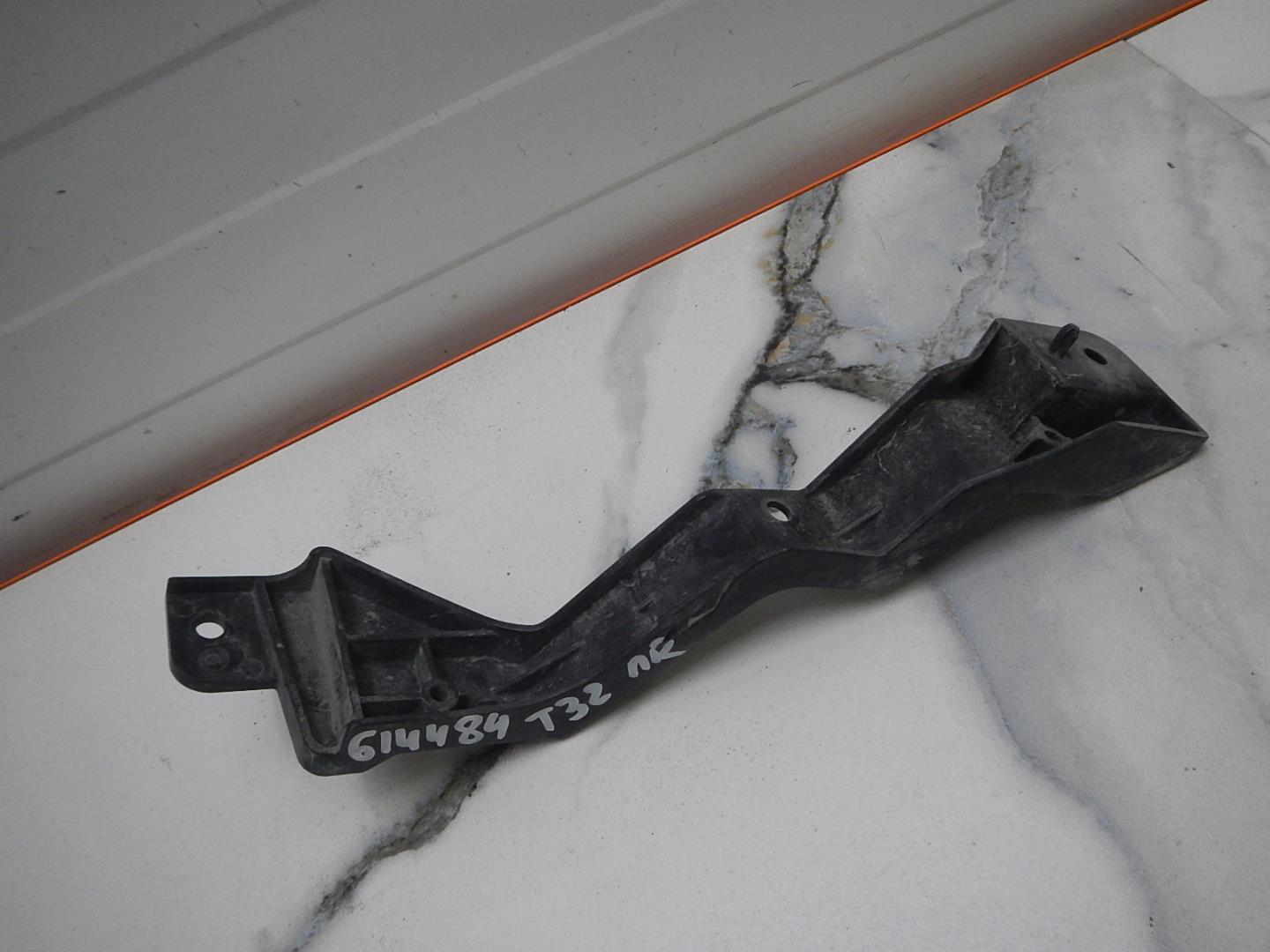 Кронштейн фары противотуманной правой