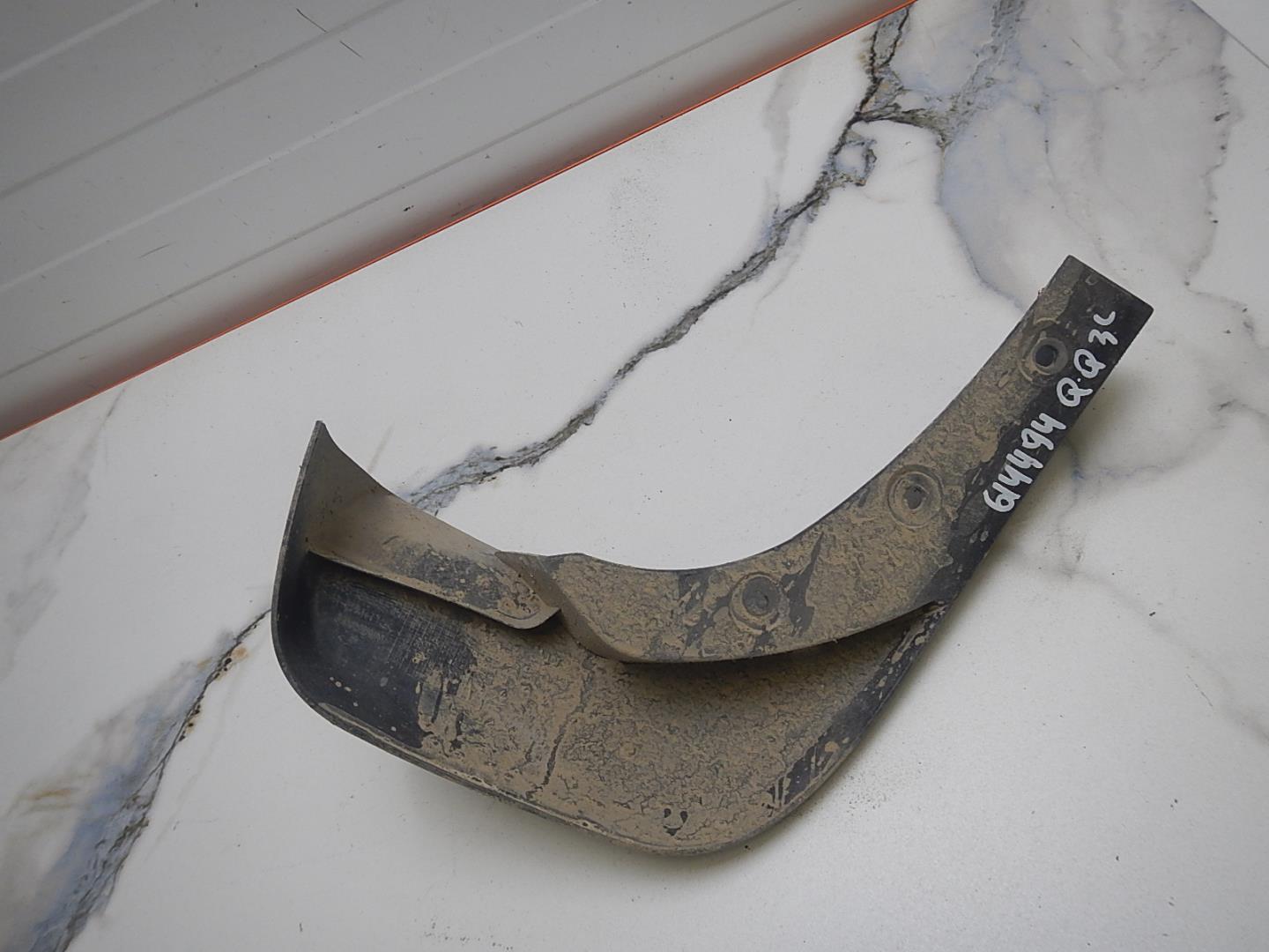 Брызговик задний левый