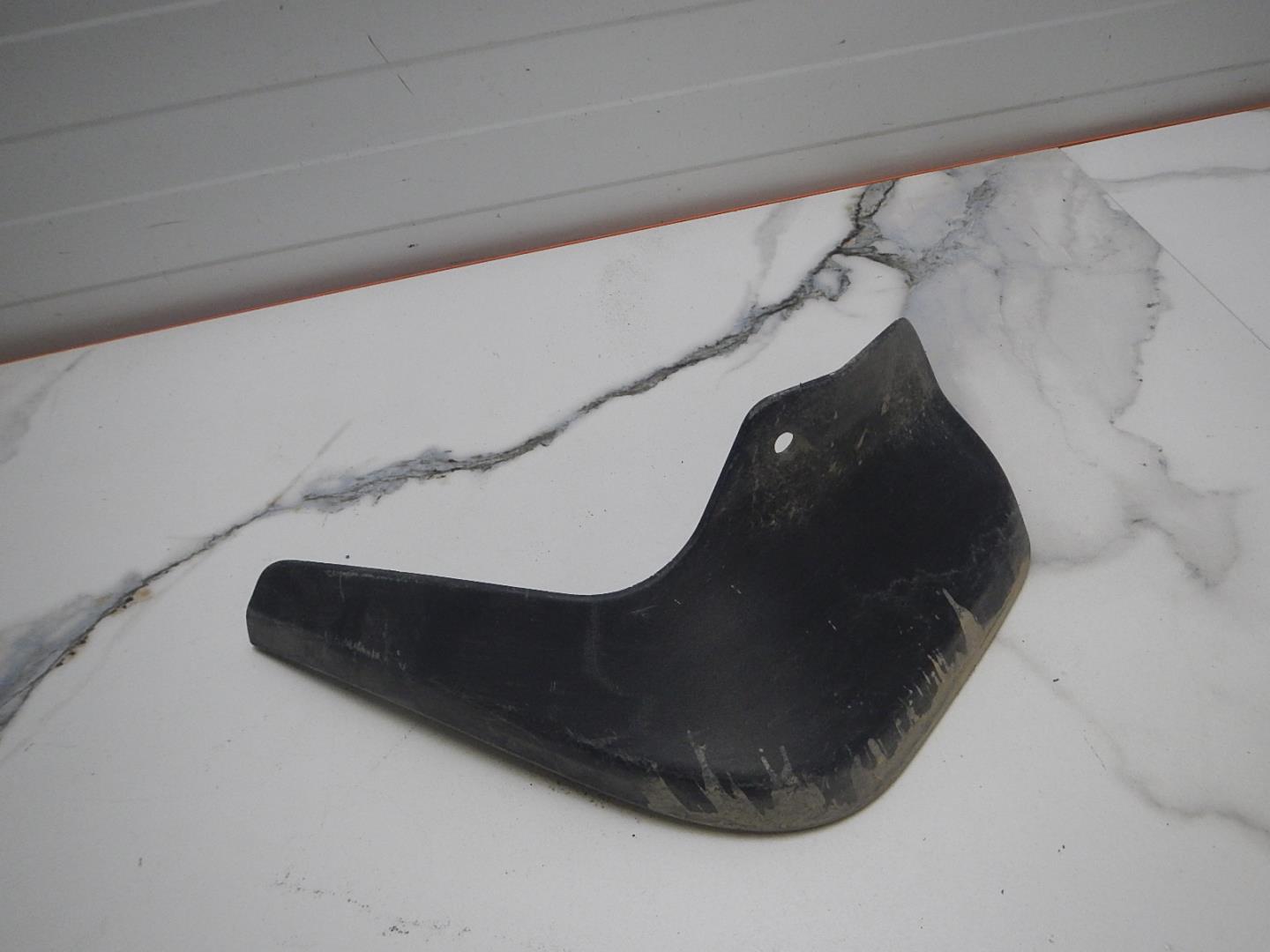 Брызговик задний левый