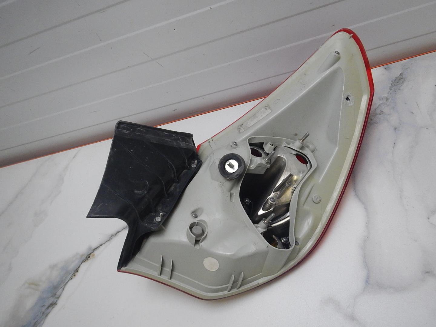 Фонарь задний левый