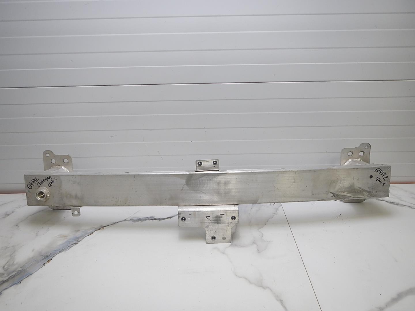 Усилитель переднего бампера