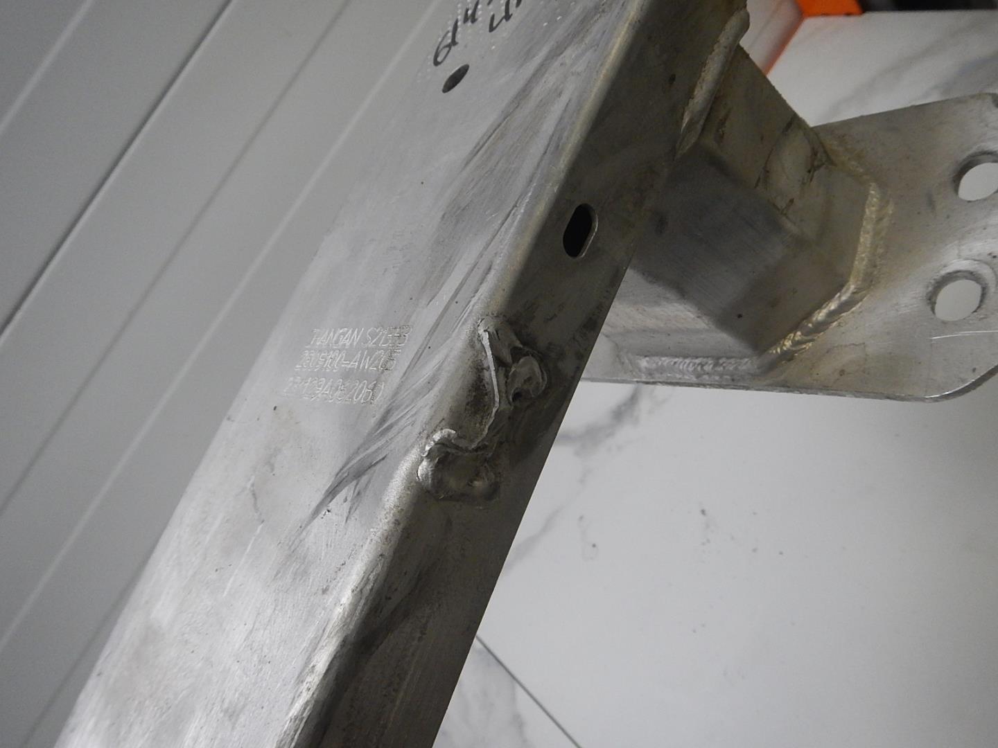 Усилитель переднего бампера