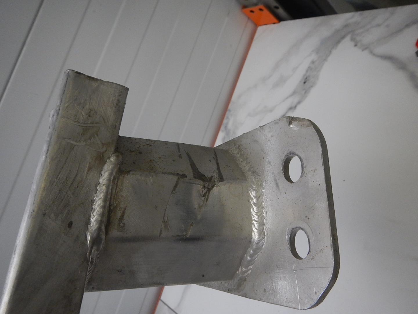 Усилитель переднего бампера