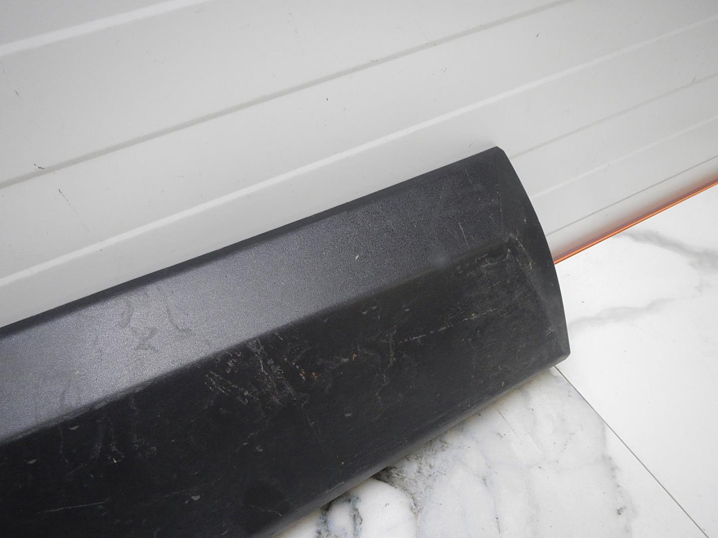 Молдинг задней правой двери