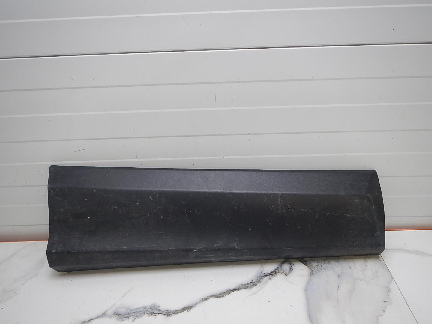 Молдинг задней правой двери