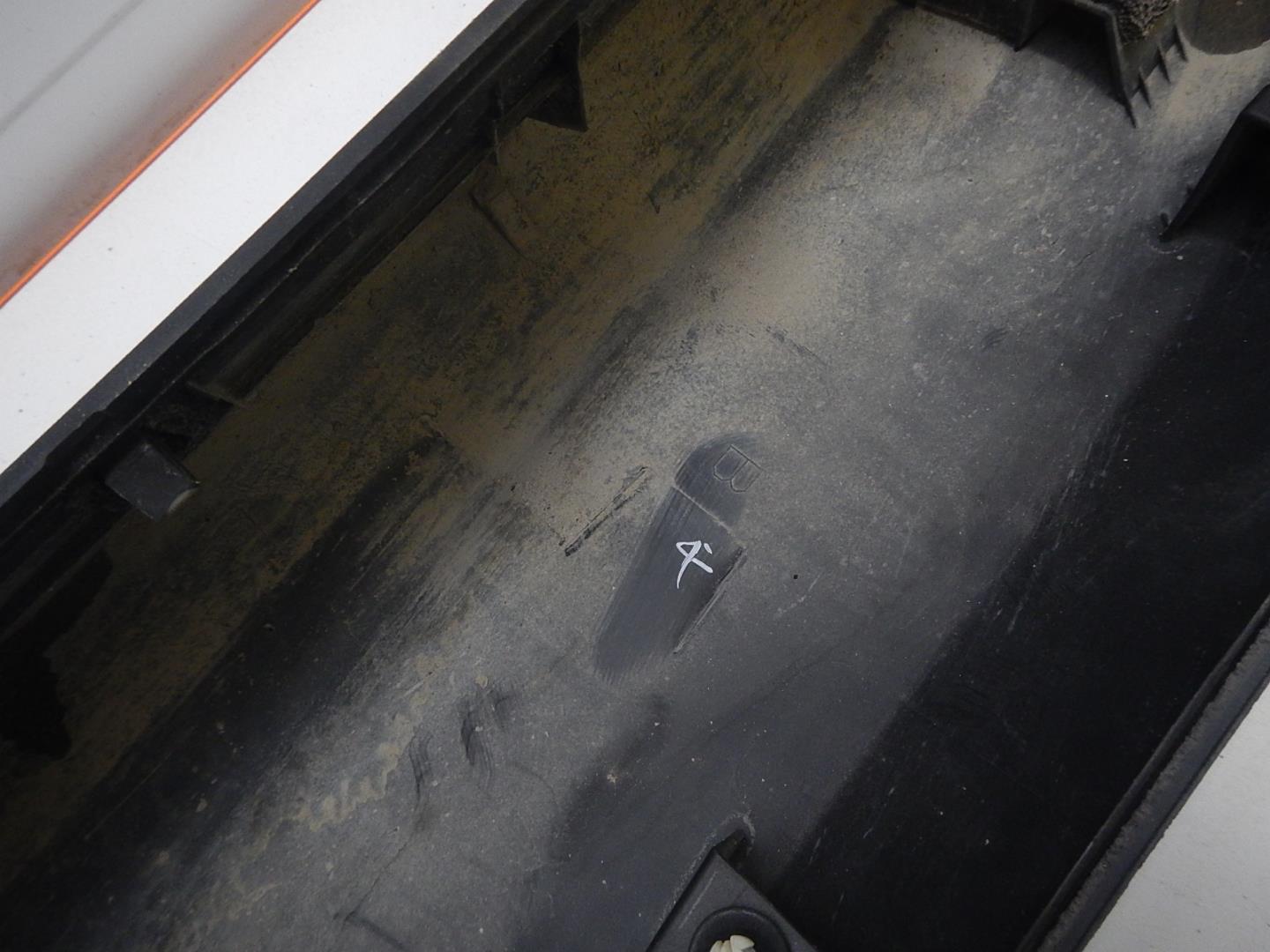 Молдинг задней правой двери