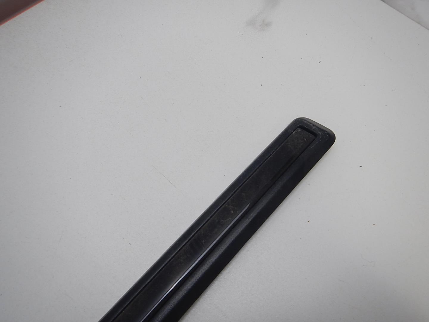 Молдинг передней левой двери