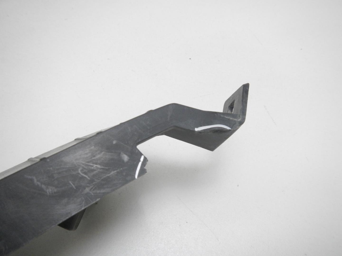 Кронштейн переднего бампера правый