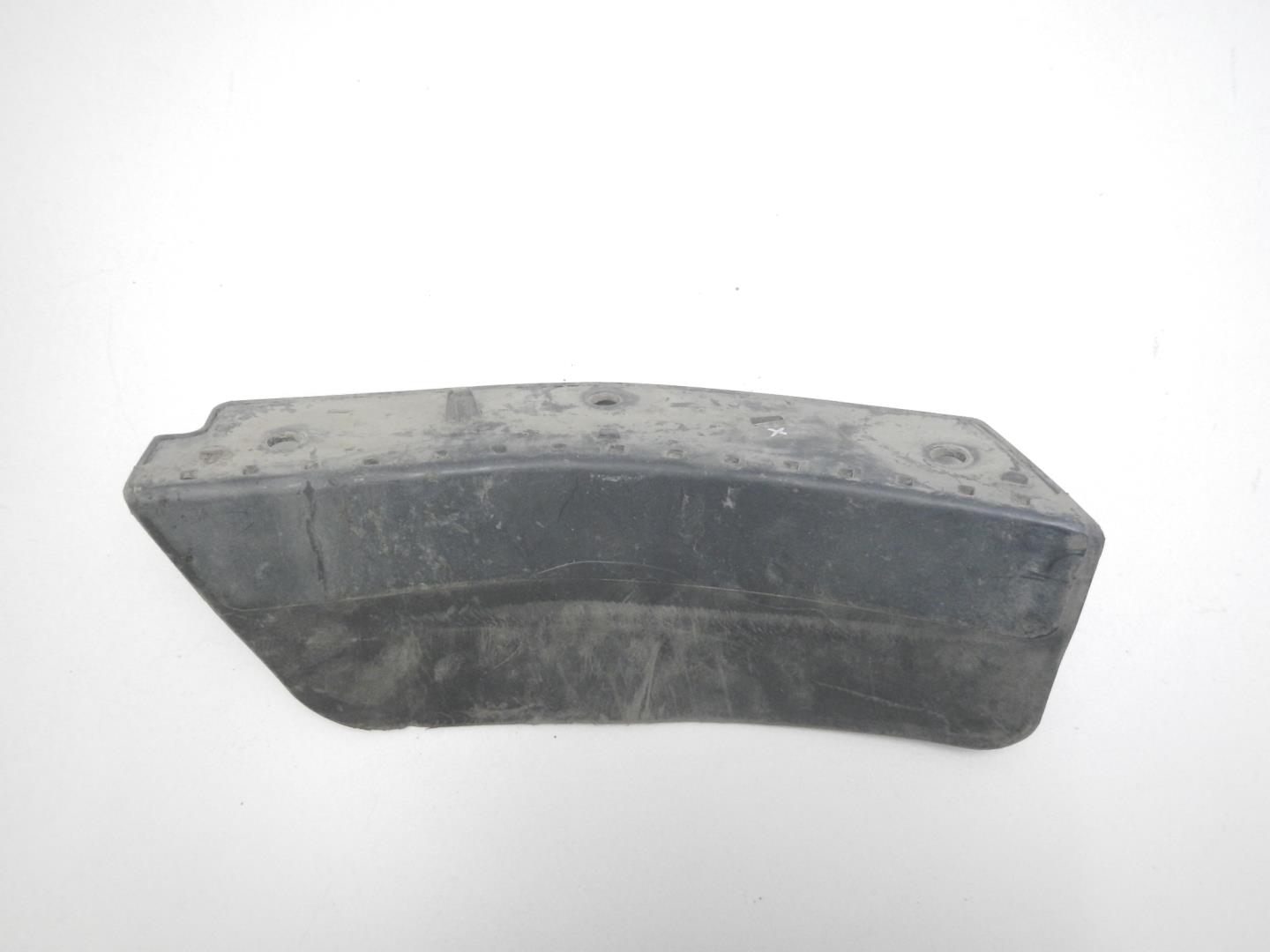 Брызговик передний левый