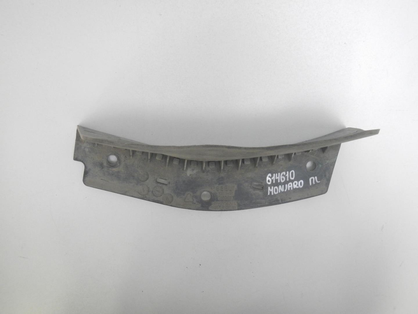 Брызговик передний левый