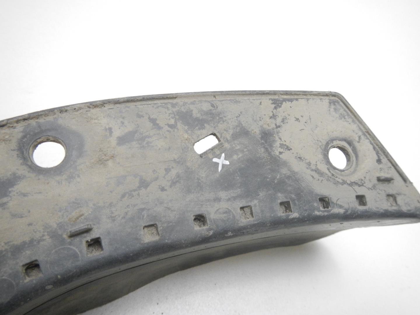 Брызговик передний левый