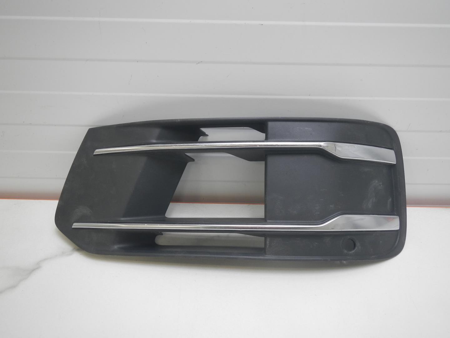 Решетка в бампер левая