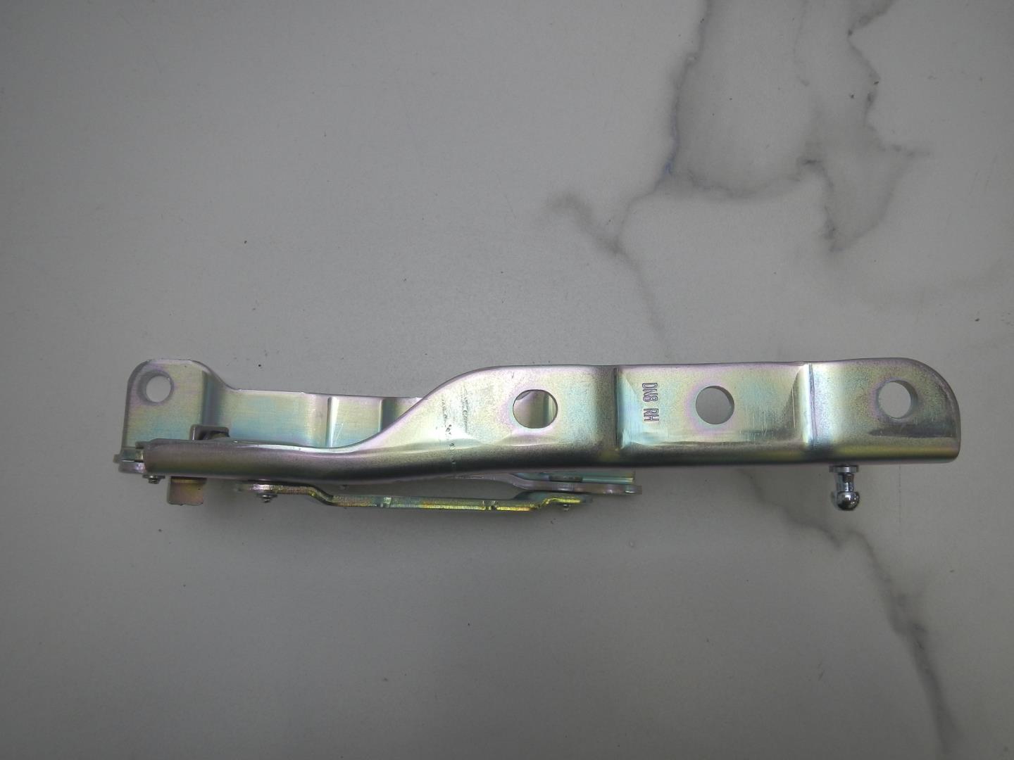 Петля капота правая