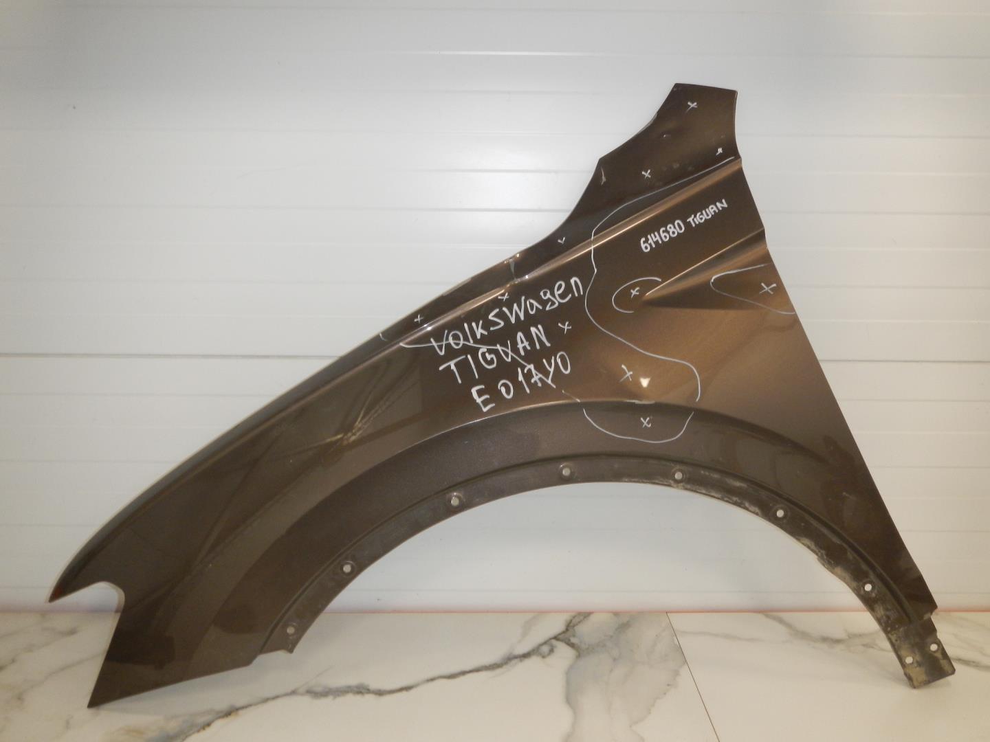 Крыло переднее левое