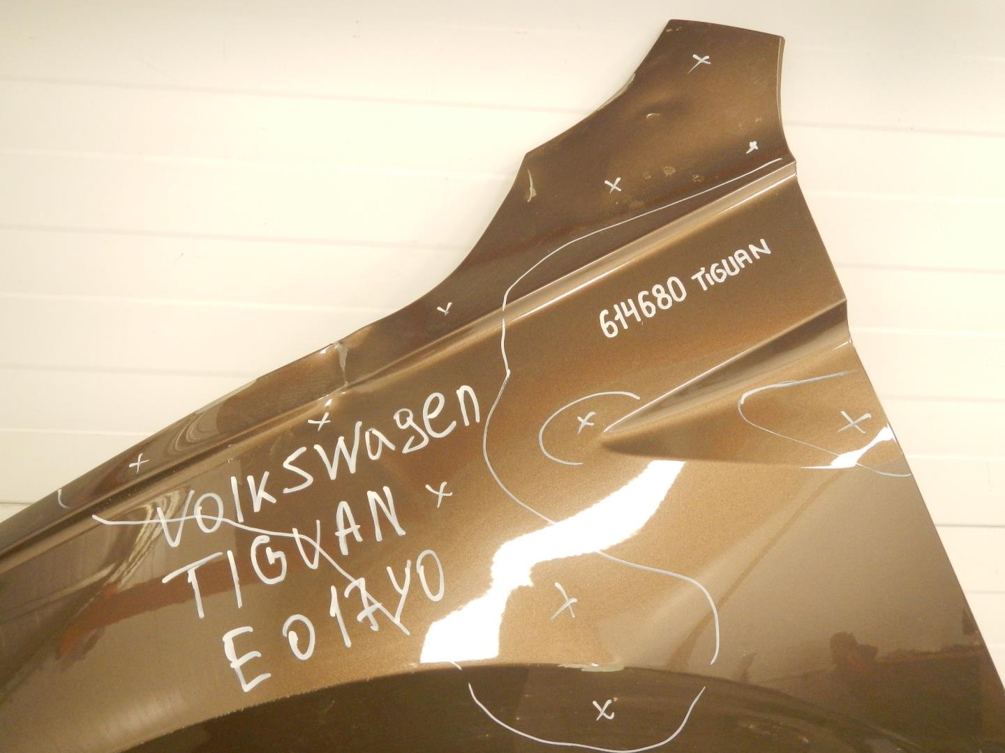 Крыло переднее левое