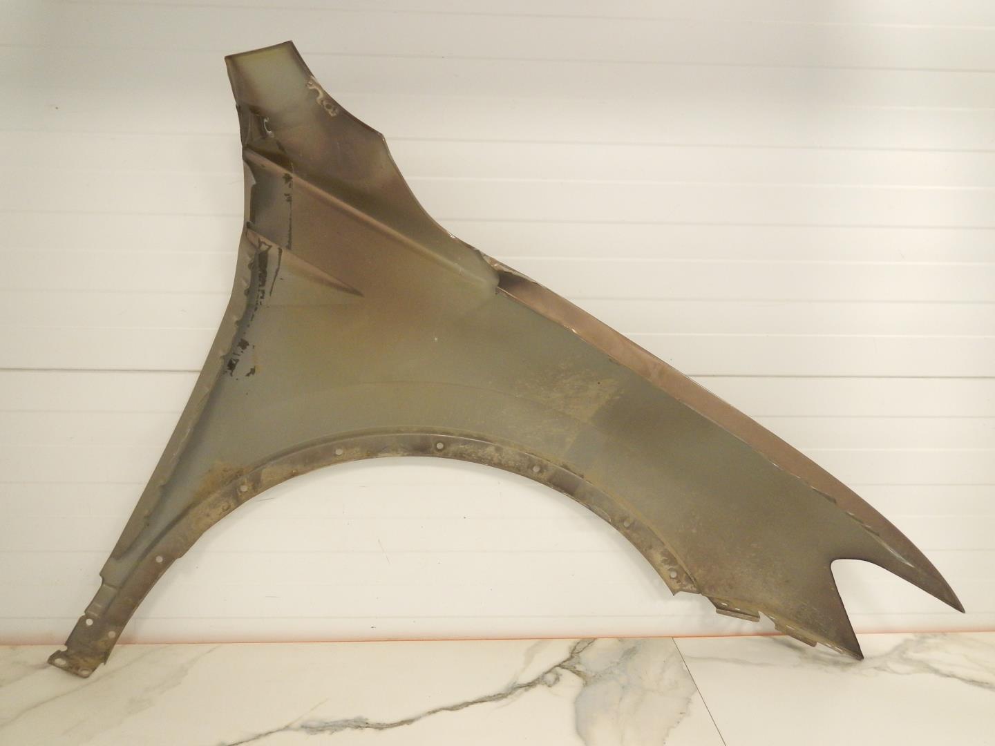 Крыло переднее левое