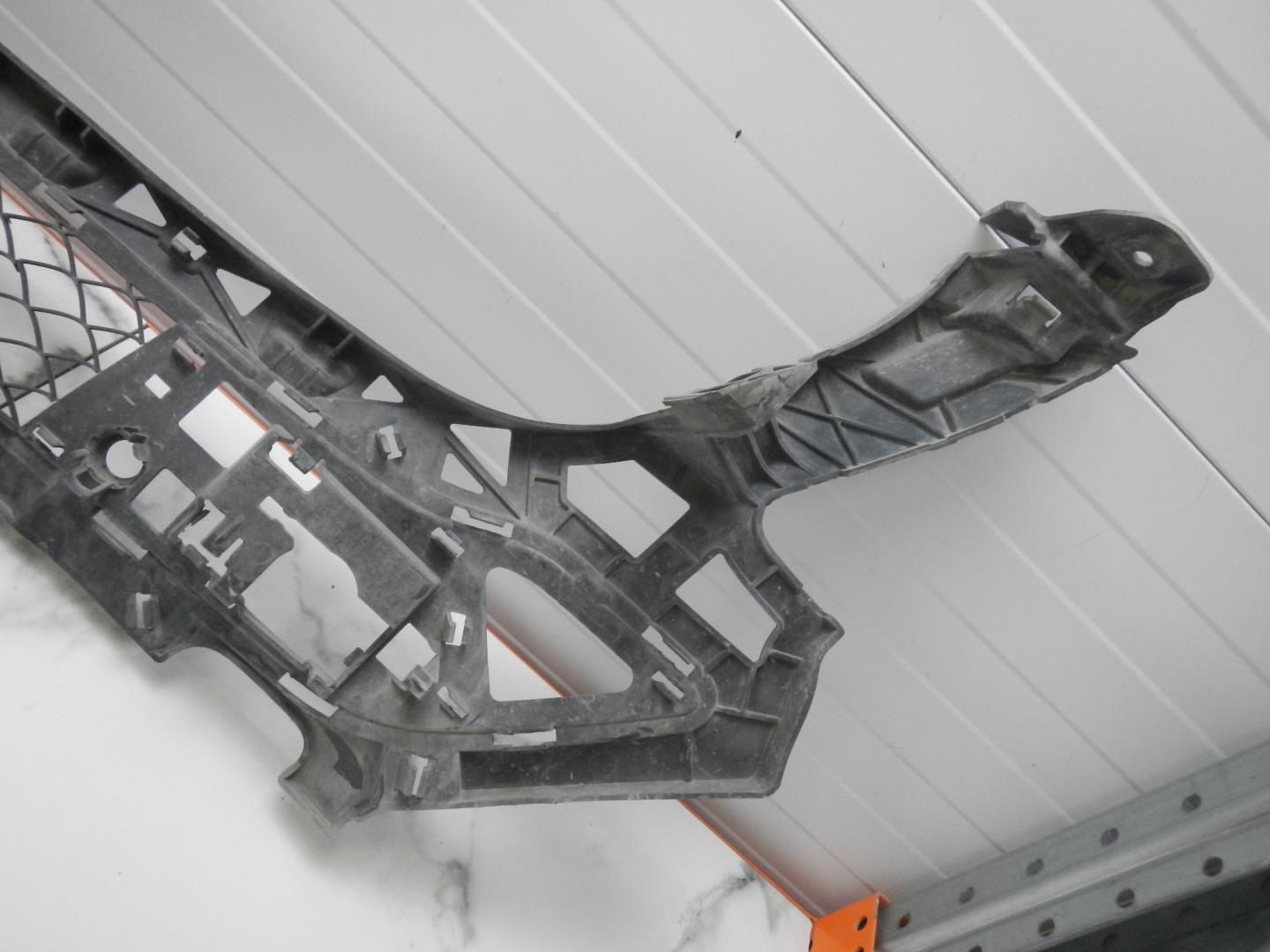 Решетка в бампер центральная