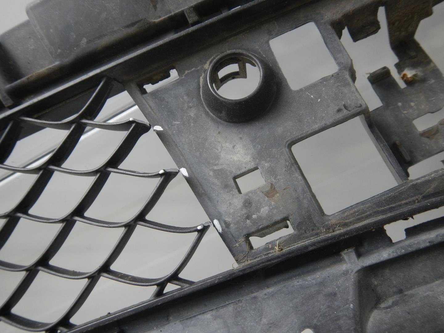 Решетка в бампер центральная