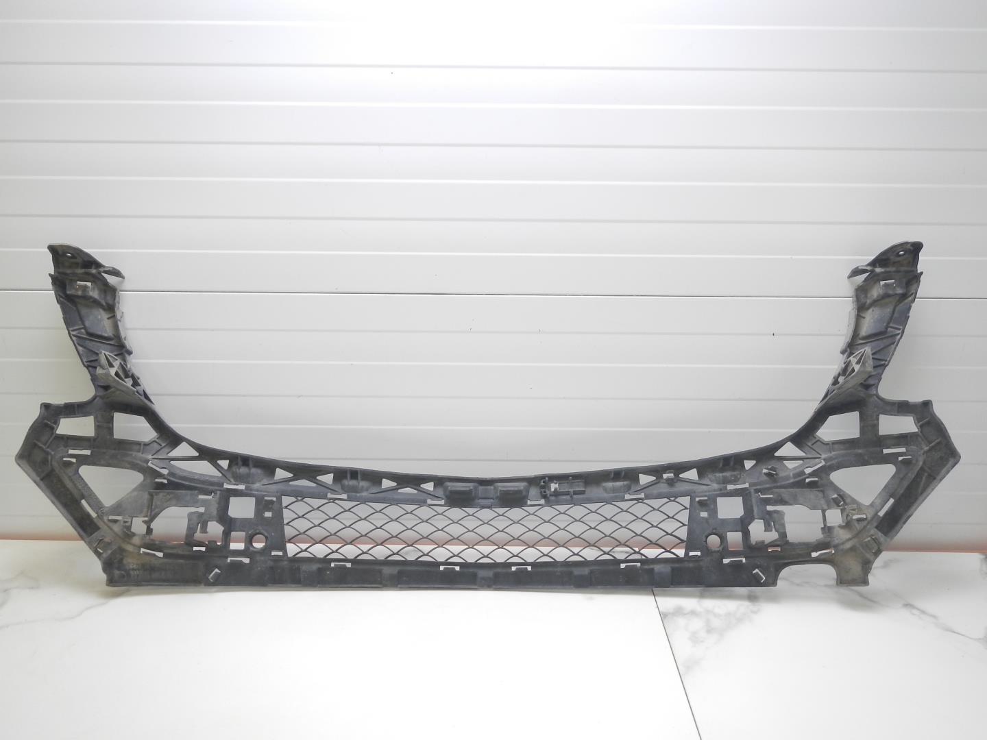 Решетка в бампер центральная