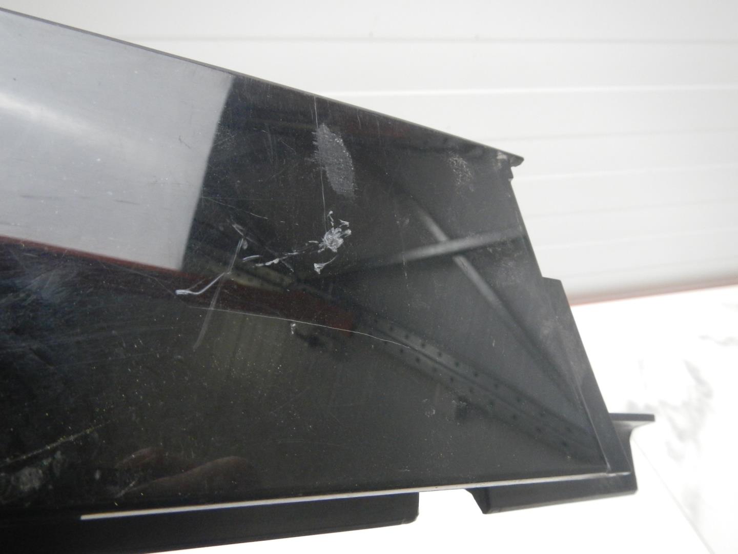 Накладка двери передней левой