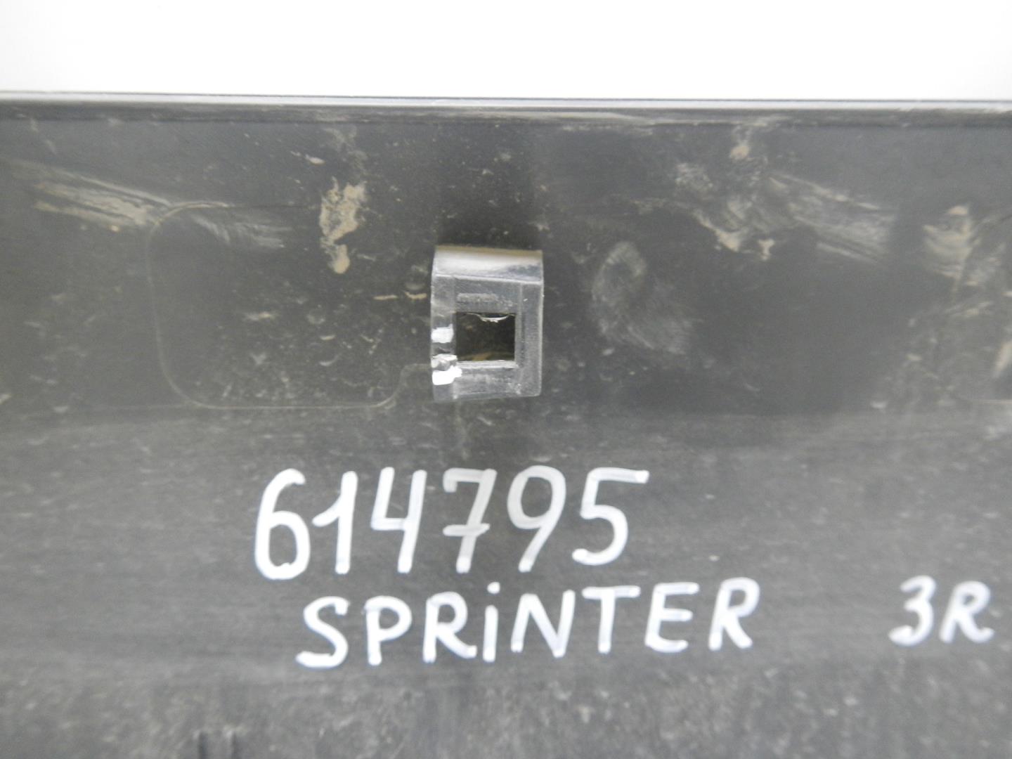 Молдинг задней правой двери