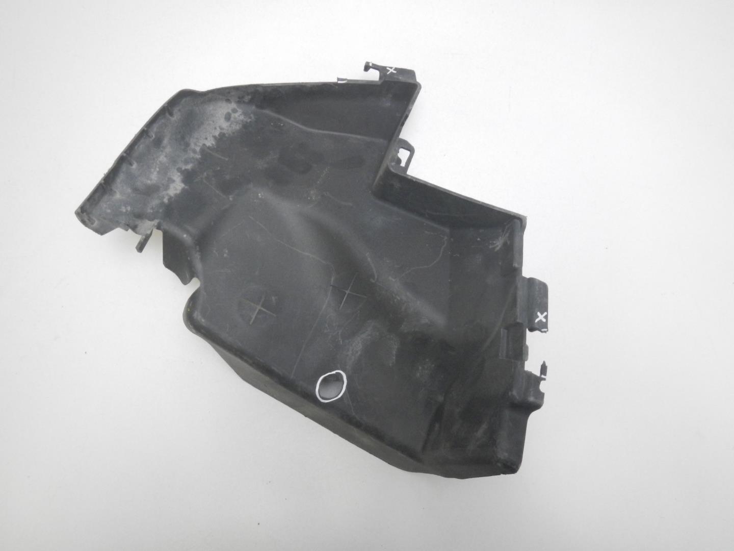 Воздуховод радиатора левый