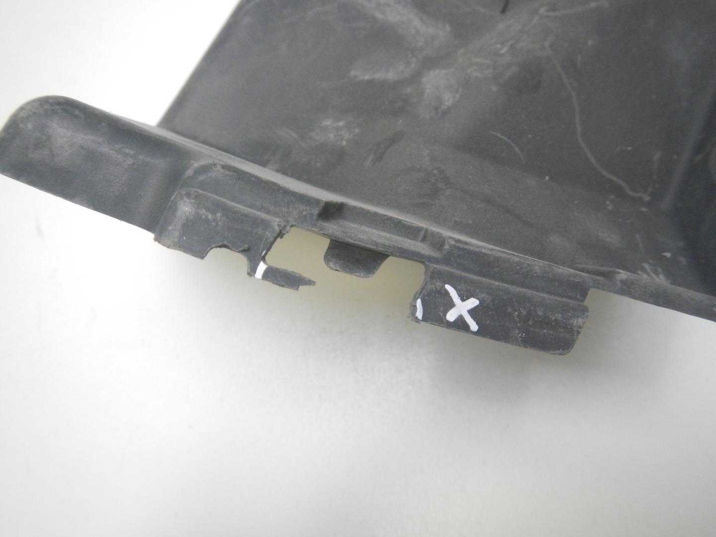 Воздуховод радиатора левый