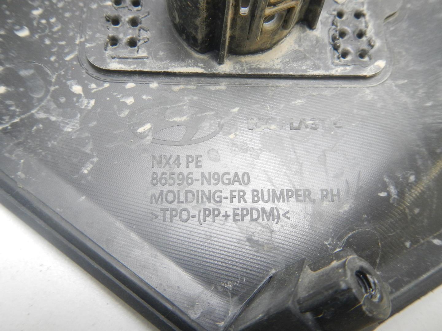 Накладка переднего бампера правая