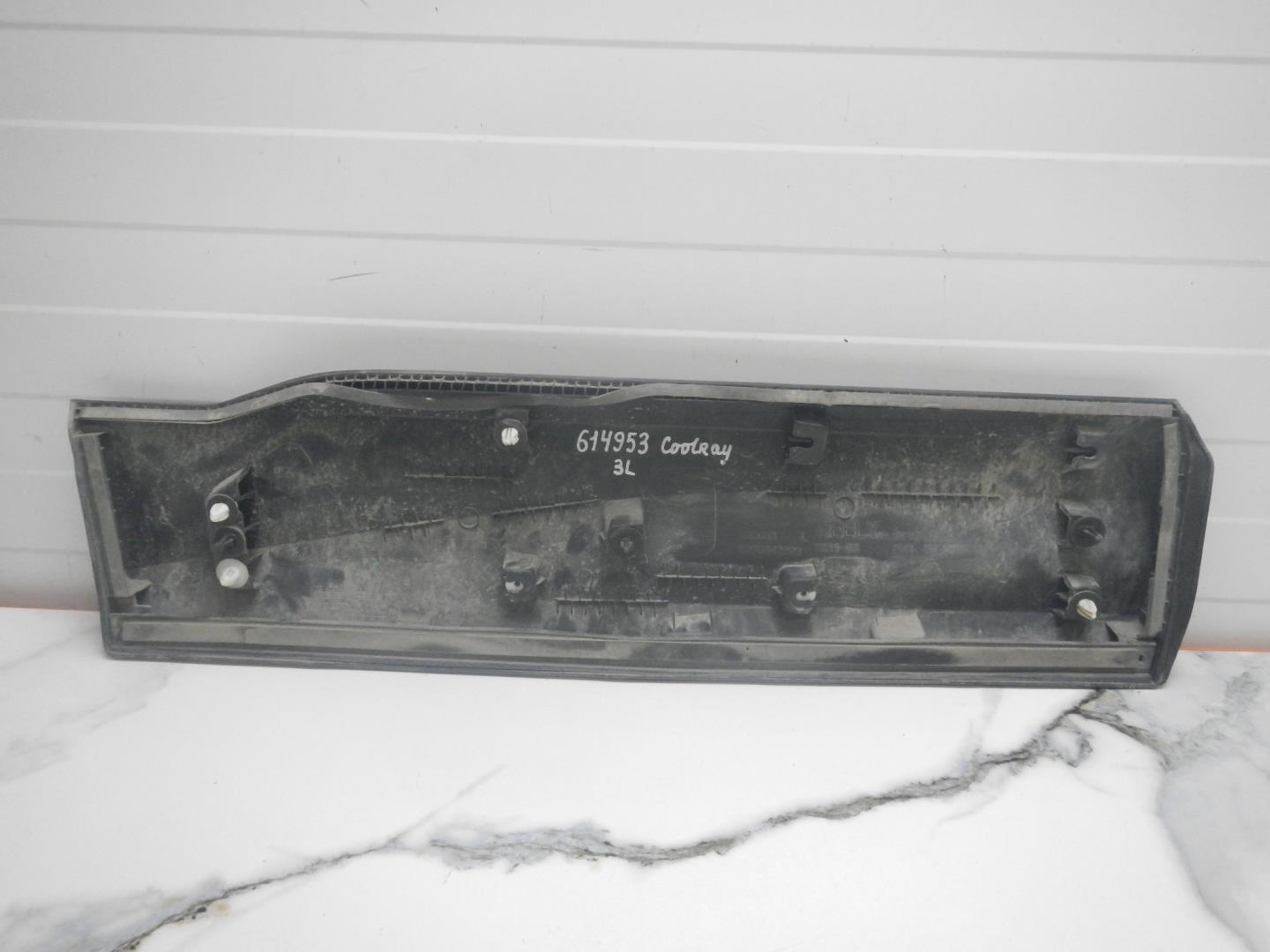 Молдинг задней левой двери