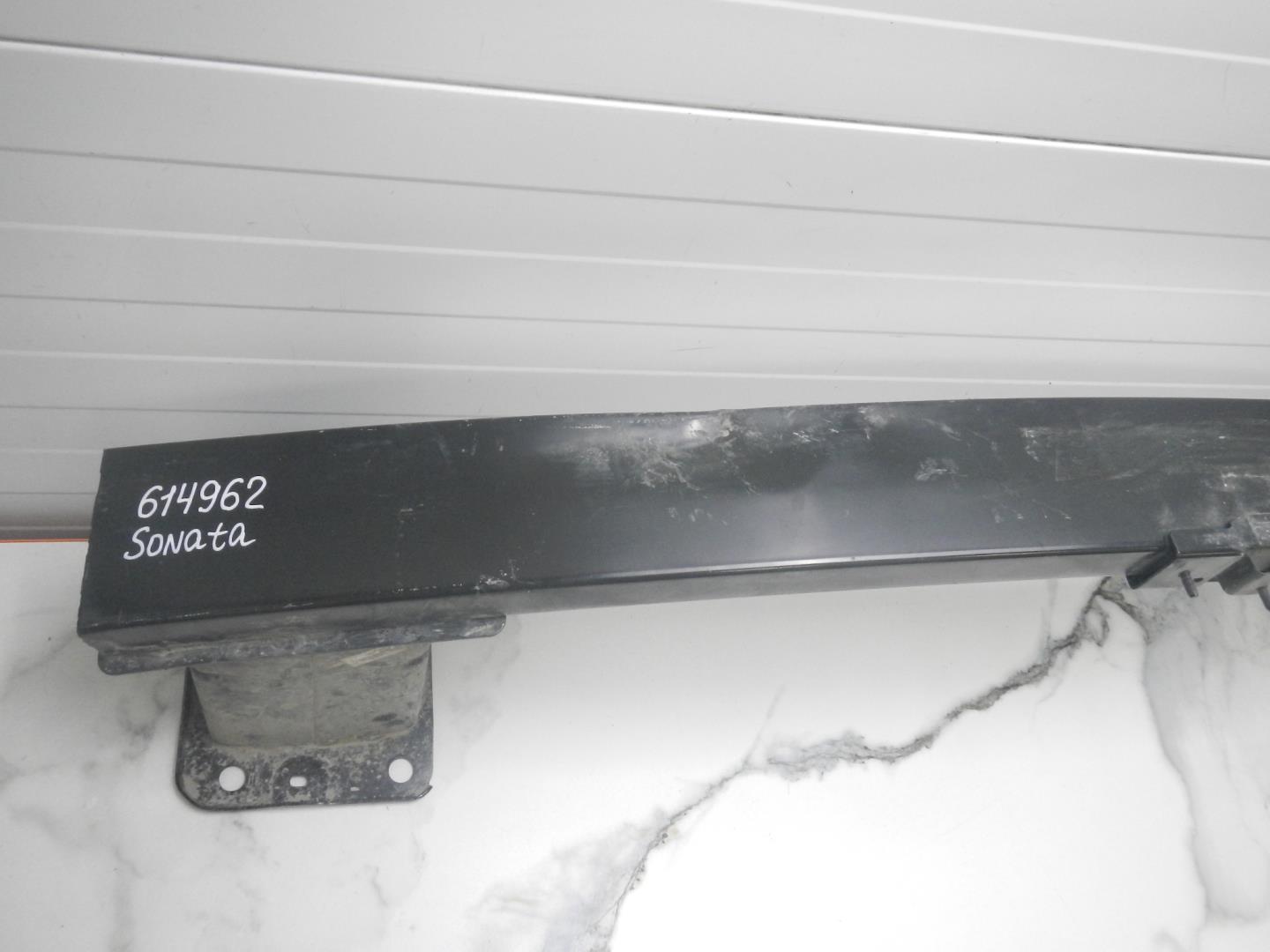 Усилитель переднего бампера