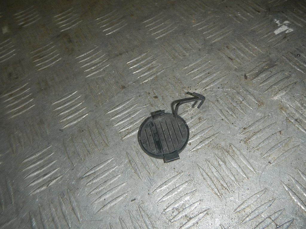 Заглушка буксировочного крюка