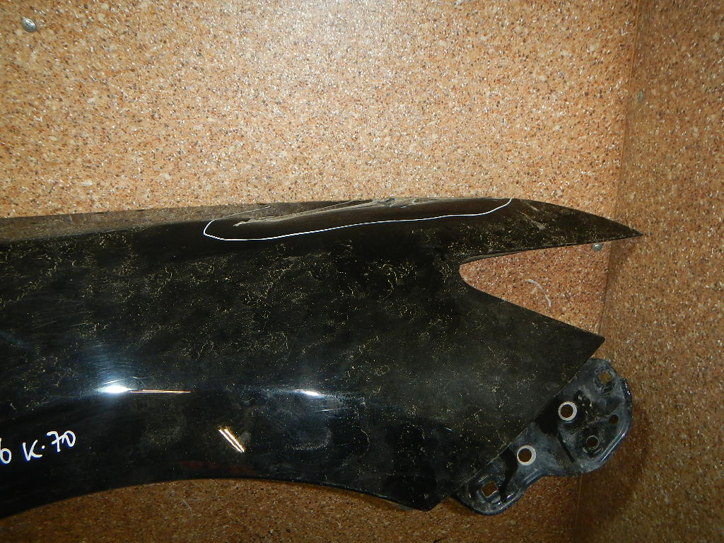 Крыло переднее правое