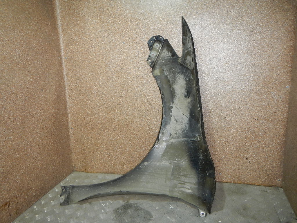 Крыло переднее правое