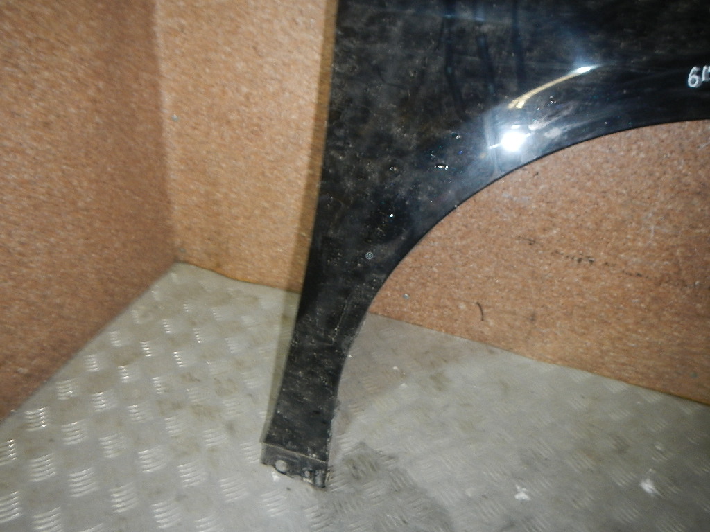 Крыло переднее правое