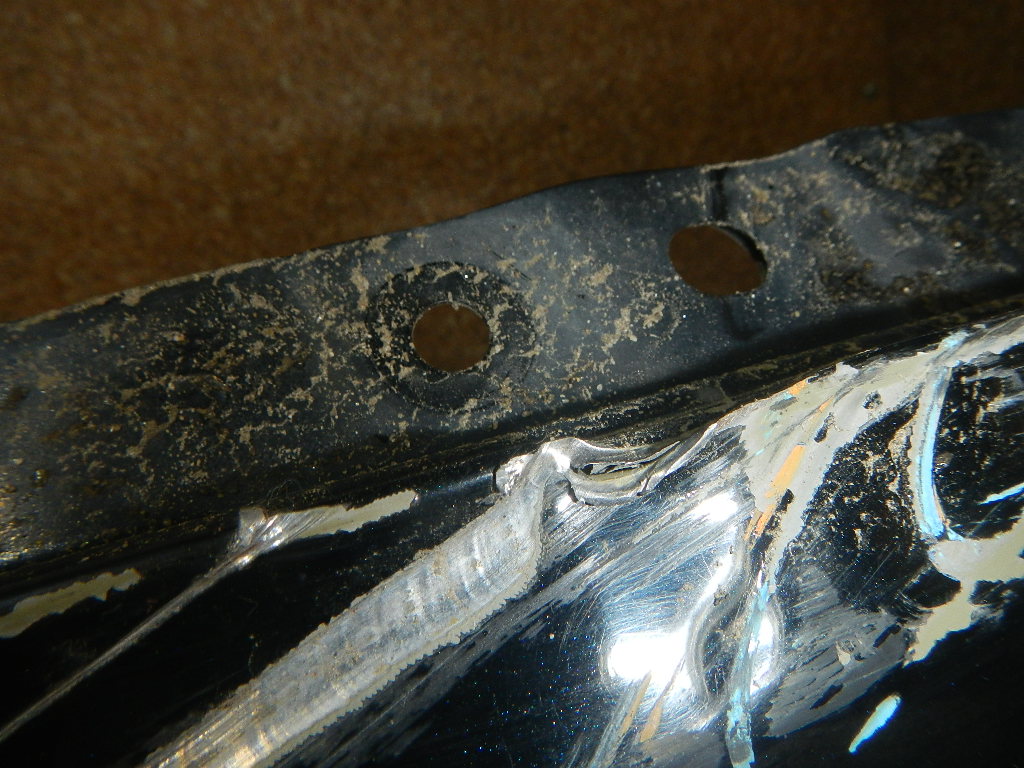 Крыло переднее правое