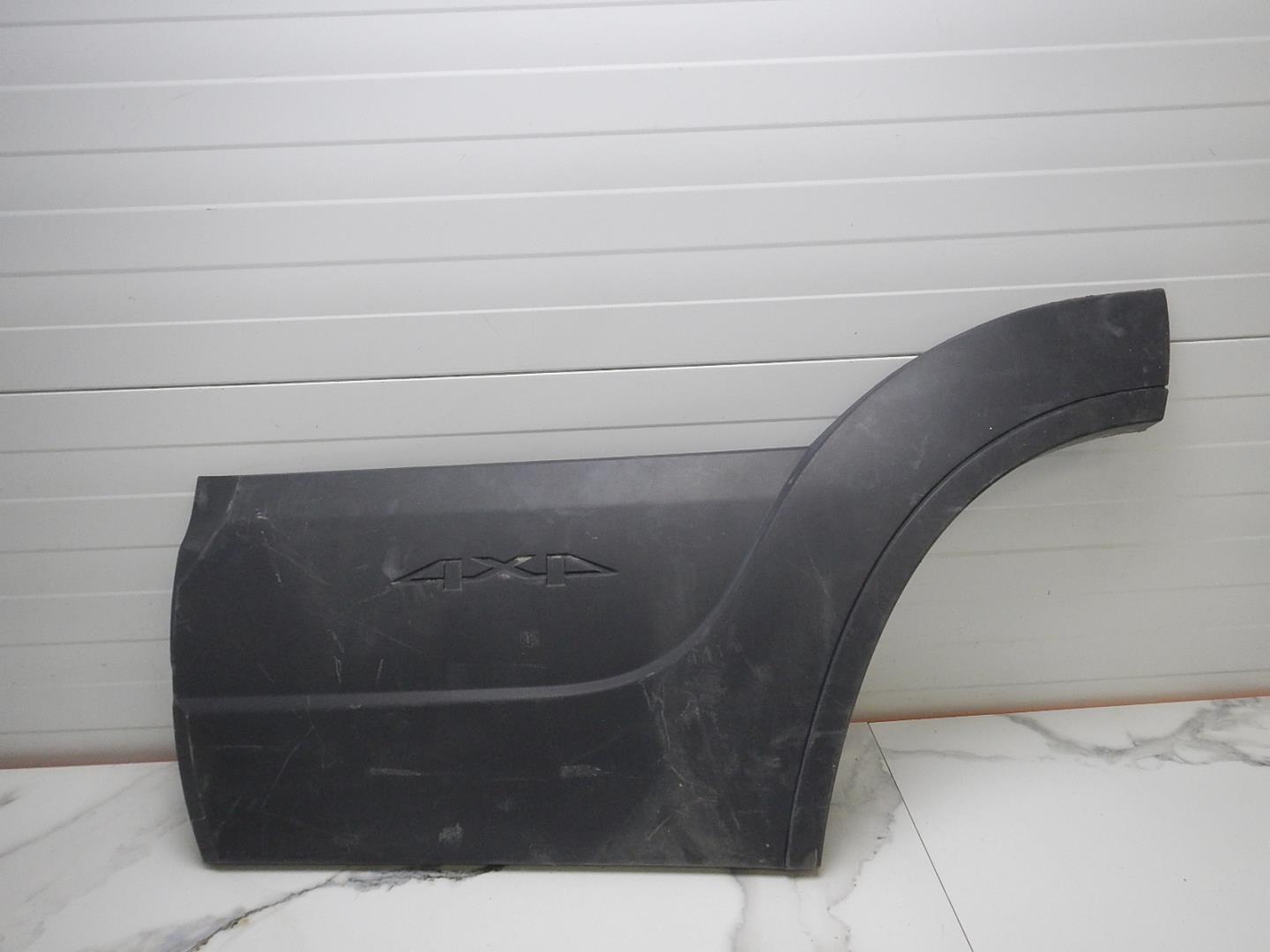 Молдинг задней левой двери