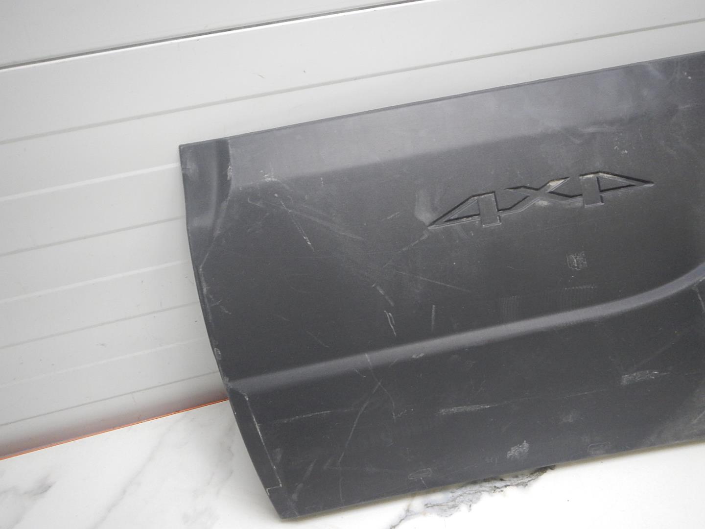 Молдинг задней левой двери