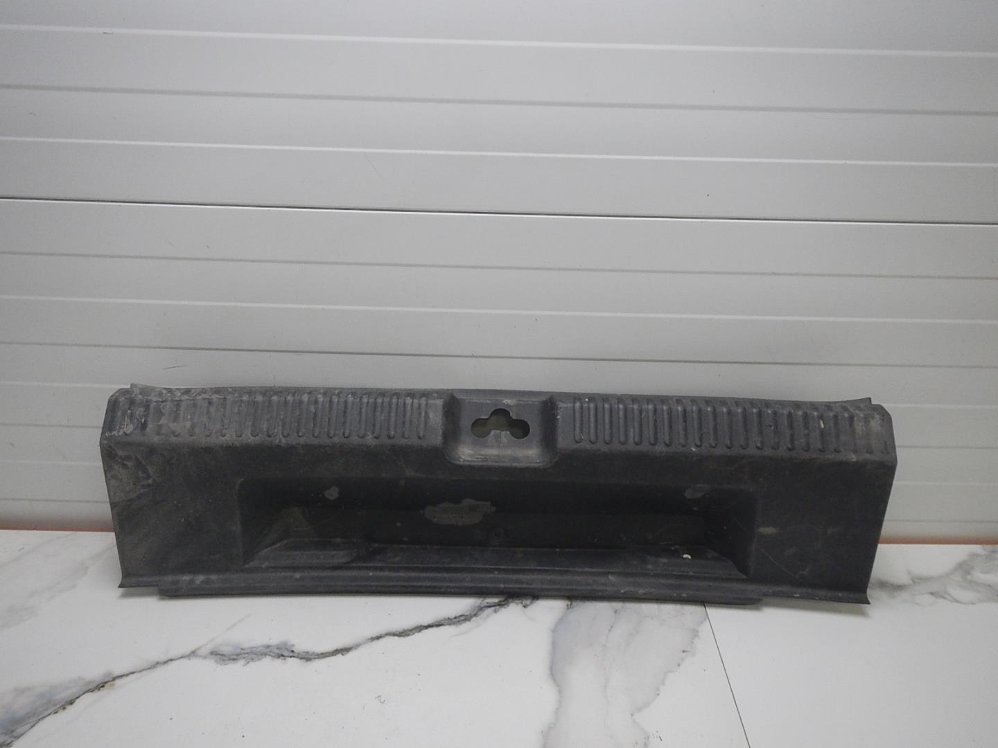 Обшивка багажника