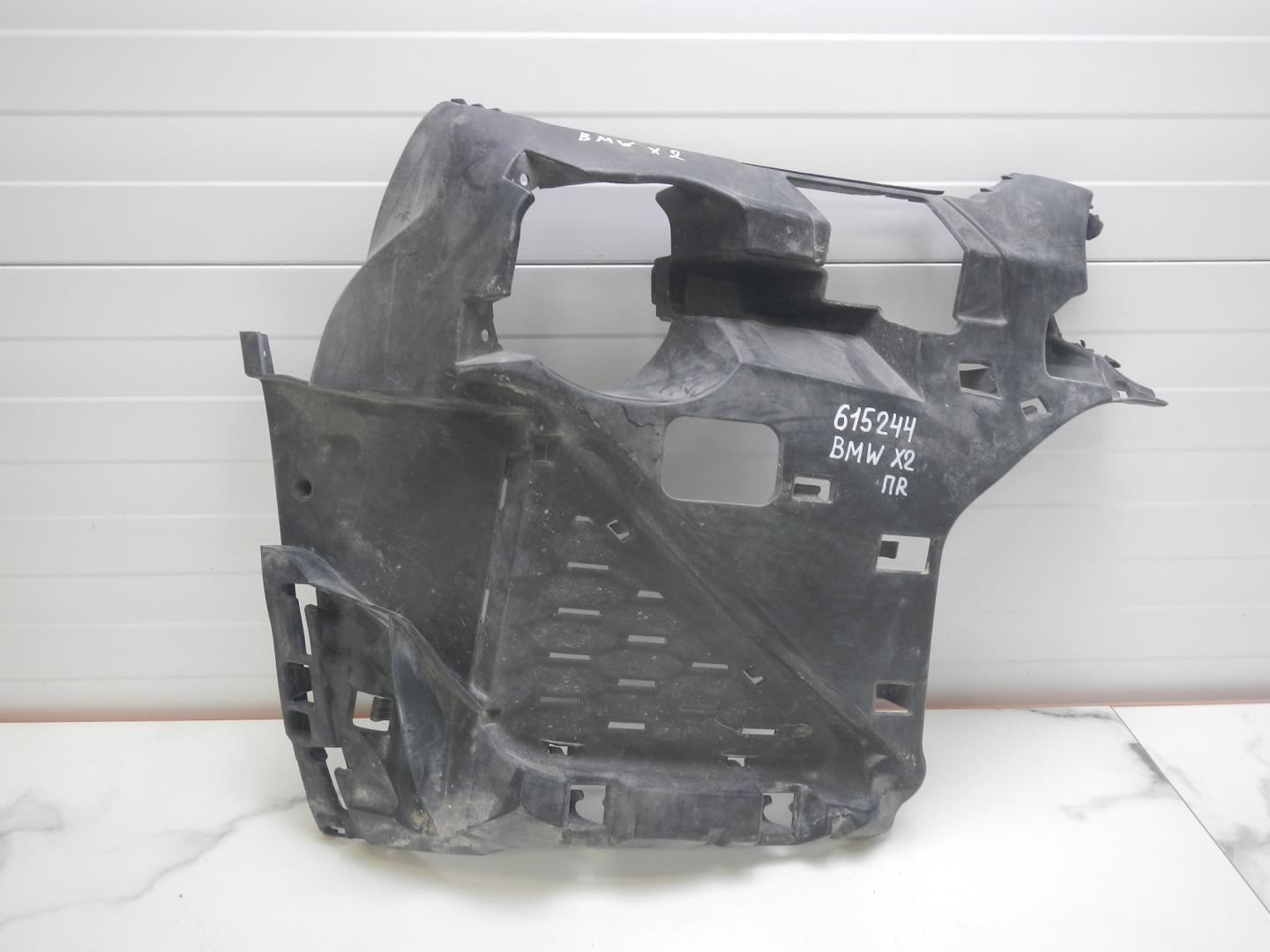 Кронштейн переднего бампера правый