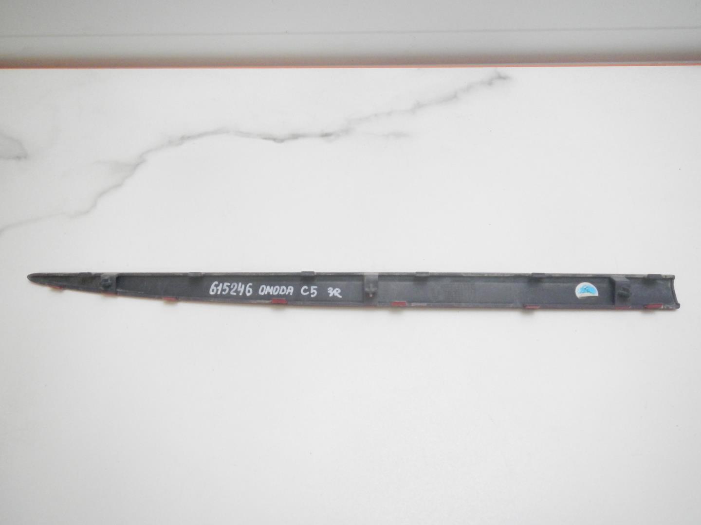 Молдинг задней правой двери